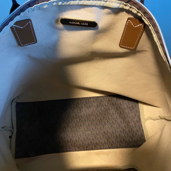 Michael Kors Large Tote w/ Green accent - Picture 3 of 3